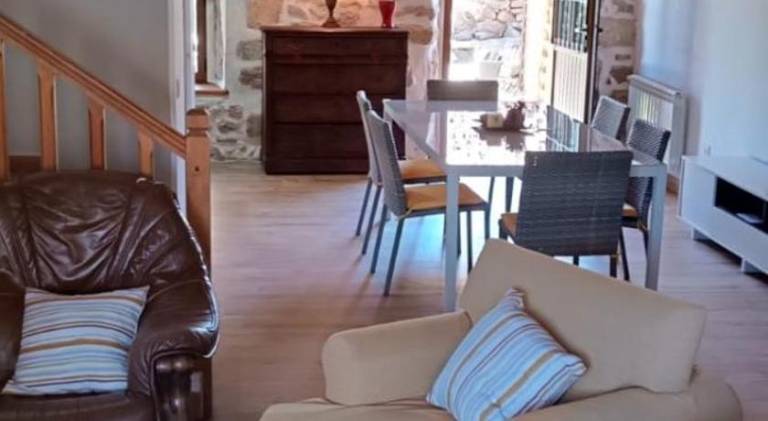 Vacation home with barbeque, patio & yard | Pets allowed — photo 3