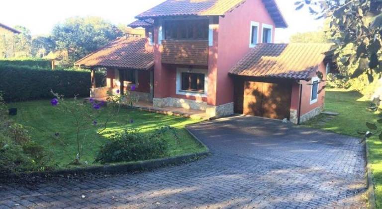 Charming house with yard & patio | Pets are welcome in Llanes