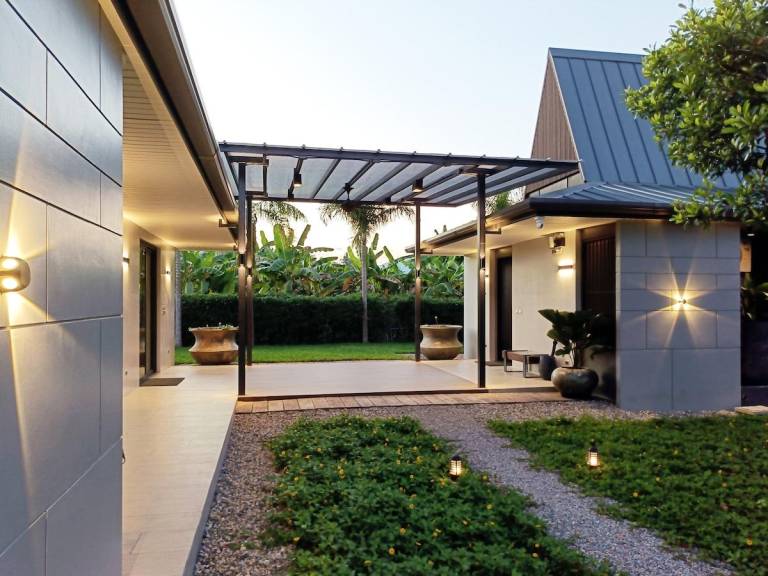 Vacation home with terrace, pool & yard | Water view | Good for workation — photo 3
