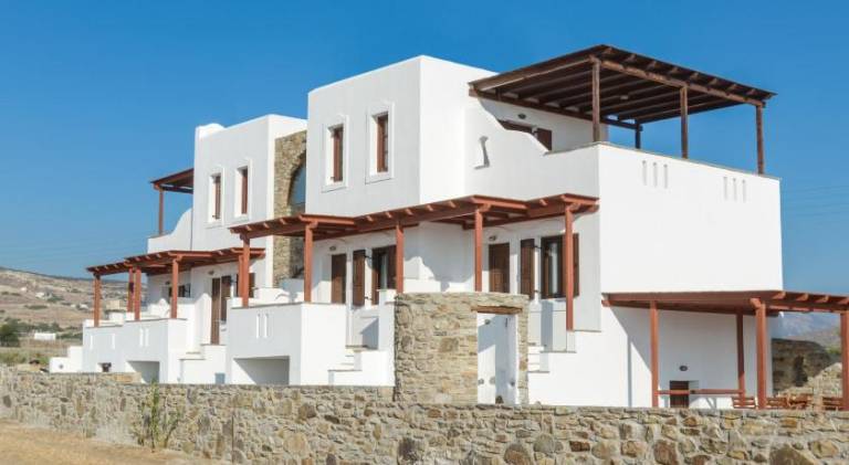 Serviced apartment with patio, garden & BBQ | Perfect for remote work in Naxos