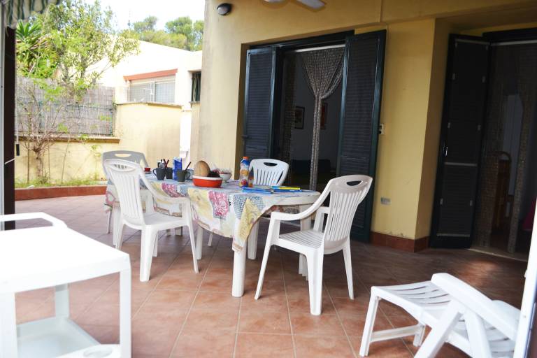 Vacation home with garden — photo 5