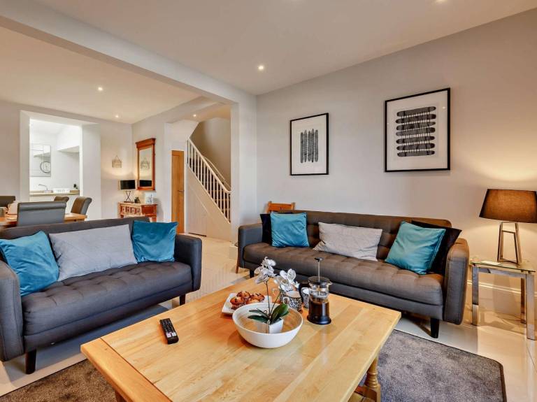 Fully equipped lovely cottage with yard | Water view | Pets are welcome in Paignton