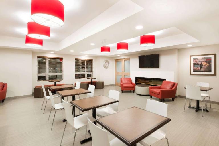 Microtel Inn & Suites by Wyndham Sudbury — photo 3