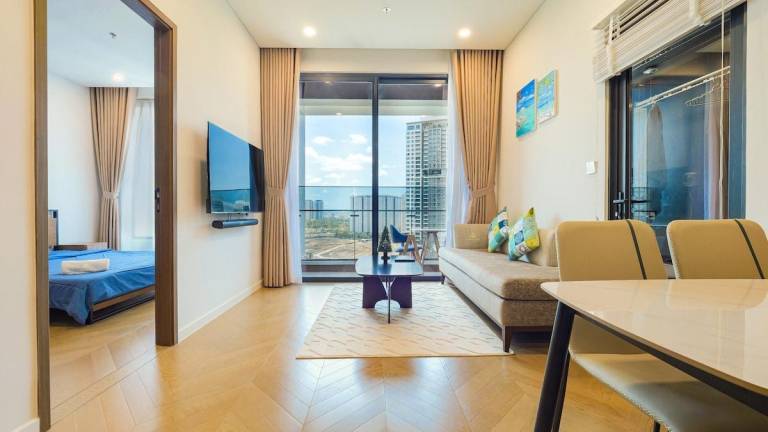 Rental apartment with barbeque, yard & pool in Ho Chi Minh City