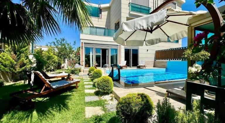 240 m² Villa