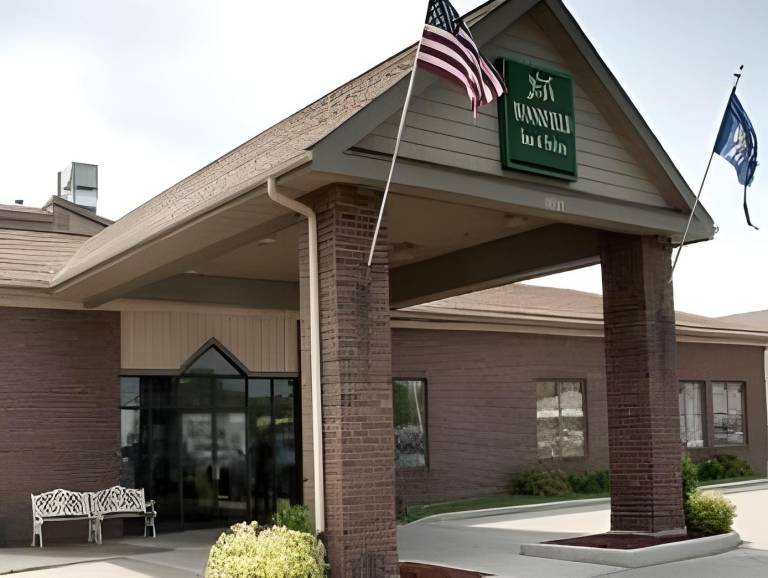 Woodfield Inn and Suites in Marshfield, WI