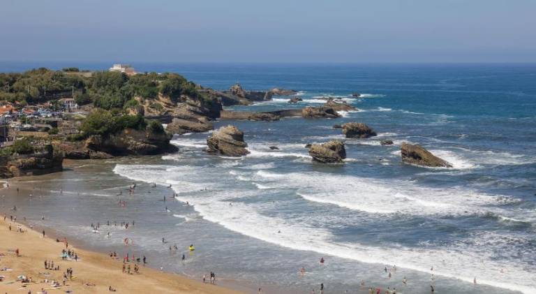 Serviced apartment with pool & terrace in Biarritz