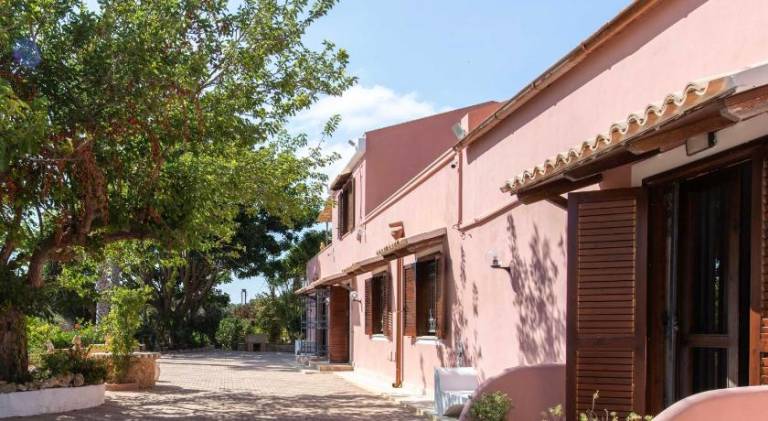 Villa with 5 rooms for 10 persons in Marsala