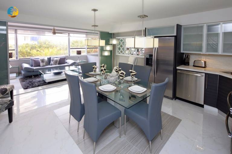 Family Friendly Modern Beachfront Apartment 519