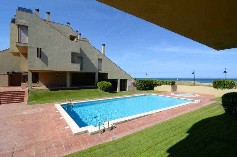 Fully equipped charming holiday apartment with pool, terrace & yard | Close to the beach | Pet-friendly — photo 4