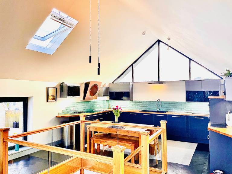 Fully equipped nice cottage with yard & hot tub | Pet-friendly — photo 4