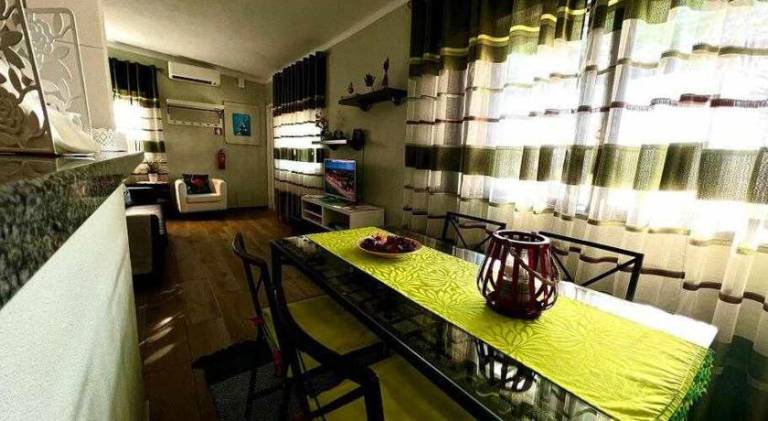 Fully equipped charming vacation home with yard | Pet-friendly — photo 4