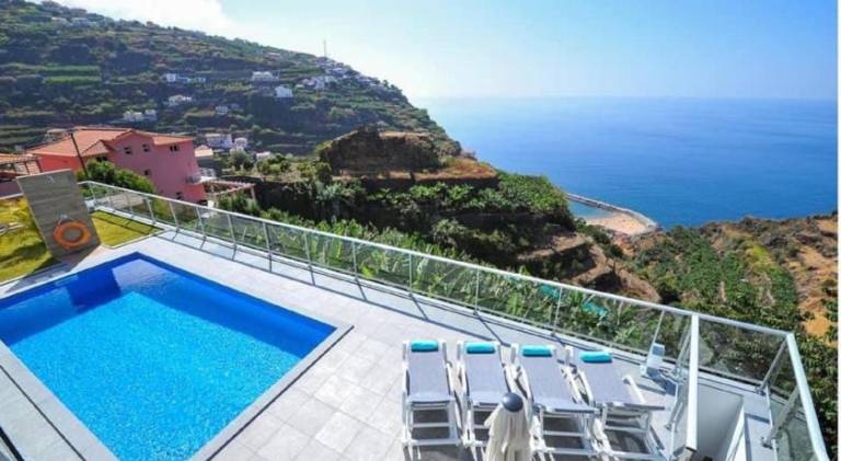 Pleasant villa with BBQ, private pool & patio | Pet-friendly in Calheta