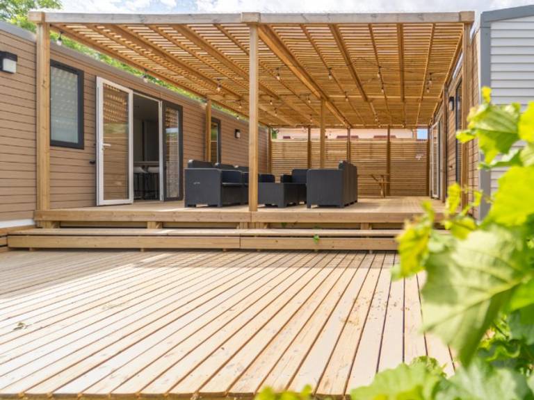 Mobile home with heated pool — photo 4