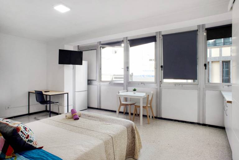 Studio with fast internet | Next to Triana | Mountain view — photo 2