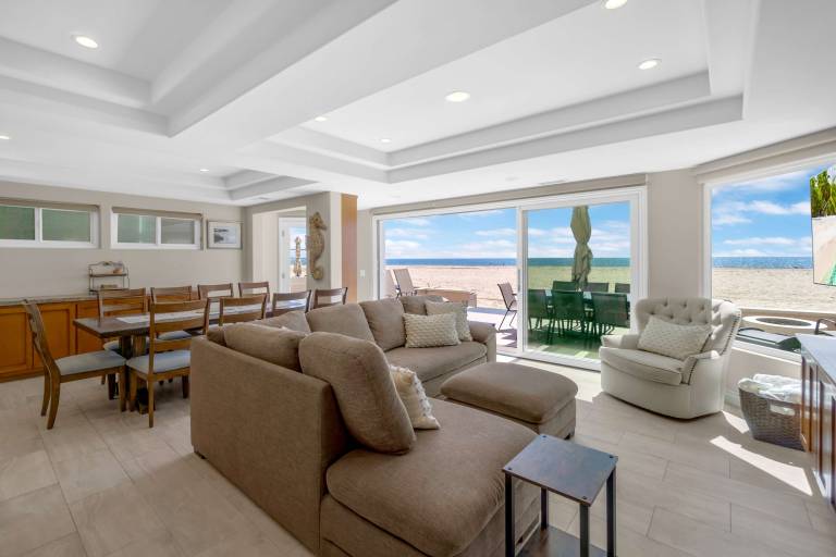 4207 Seashore Drive Rooftop Deck Sleeps 12