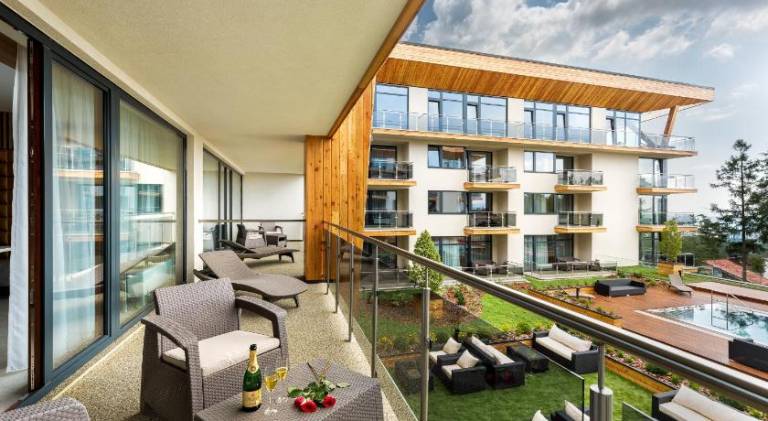 Rental apartment with yard, patio & pool — photo 4