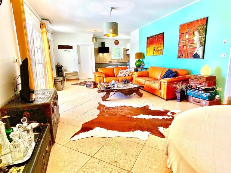 Fully equipped vacation home with yard, private pool & BBQ | Pool view | Pets are welcome — photo 2