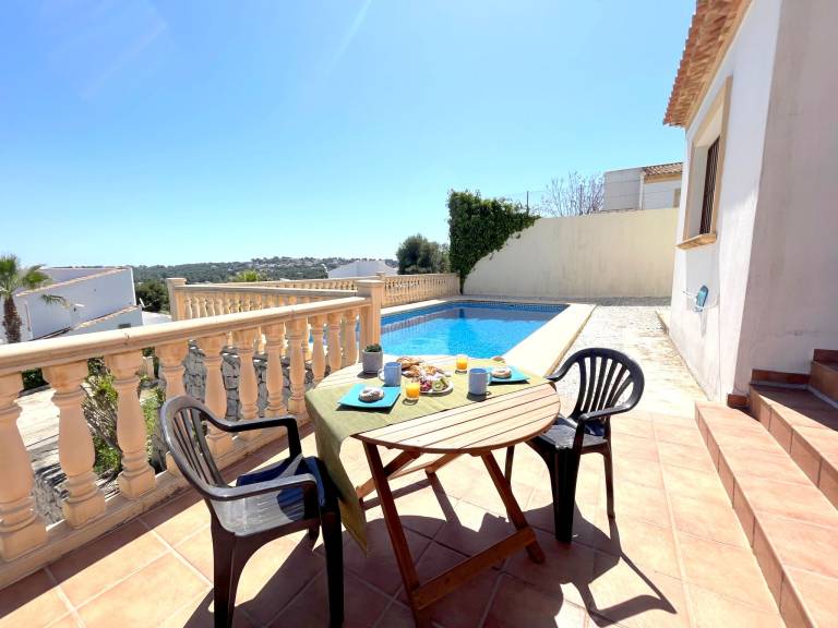 Vacation home with yard, BBQ & patio in Alicante