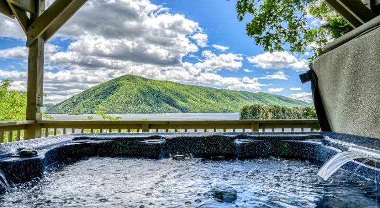 Charming vacation home with hot tub | Pets allowed in Bedford, VA