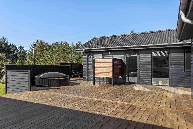Fully equipped house with hot tub, terrace & BBQ | Pets allowed — photo 2