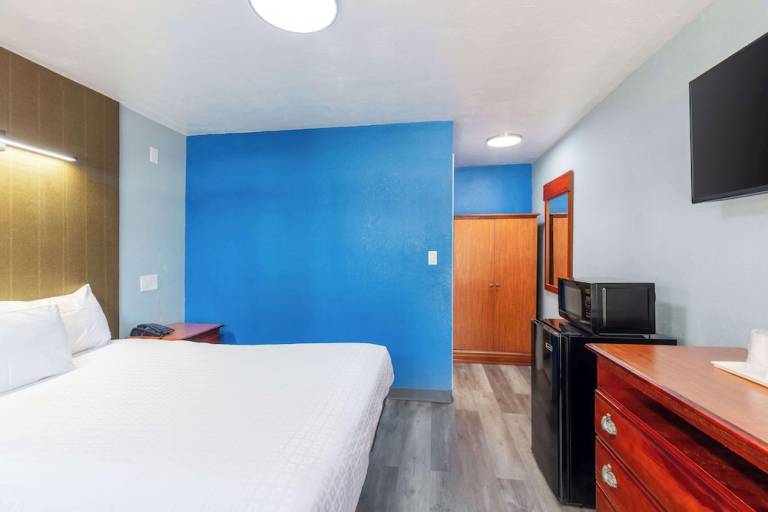 Motel  Plainville