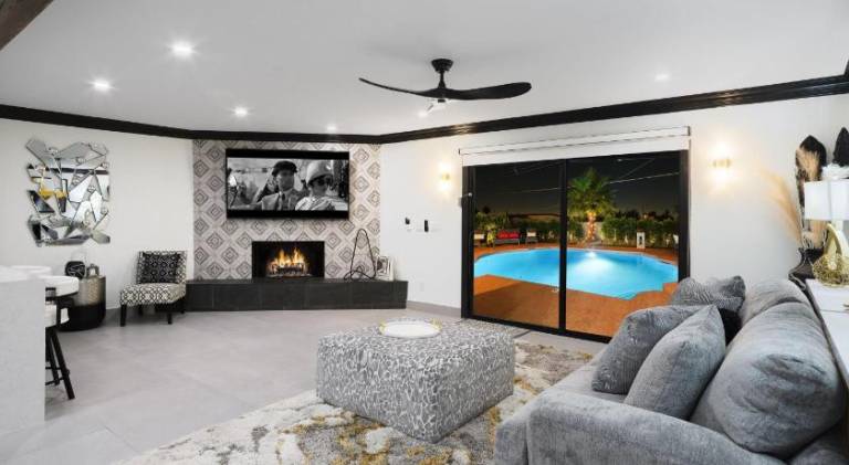 House with pool — photo 2
