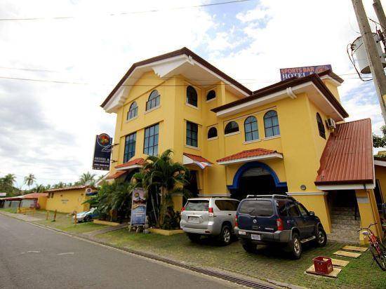 Oz Hotel & Sports Bar — photo 4