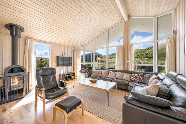 Vacation home with patio, hot tub & sauna | Water view — photo 5
