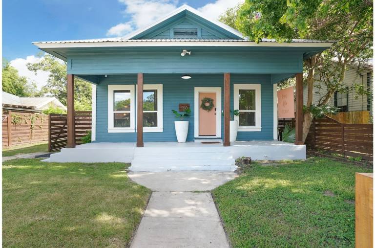 Amazing Fully Fenced Home Only 1 7 mi to Downtown