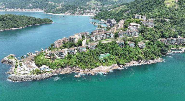 Rental apartment with pool & hot tub in Mangaratiba