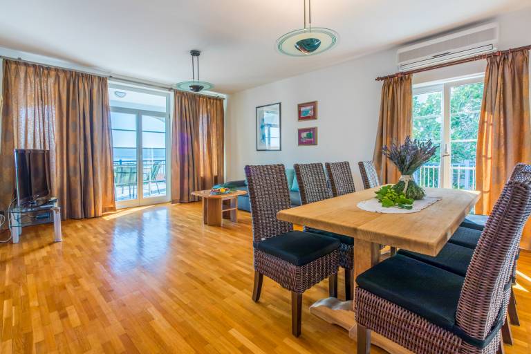Rental apartment with 2 rooms for 6 persons — photo 2