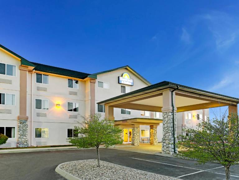 Days Inn & Suites by Wyndham Castle Rock in Castle Rock, CO