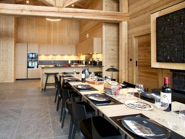 Chalet with patio & hot tub | Close to the ski | Pets are welcome — photo 5
