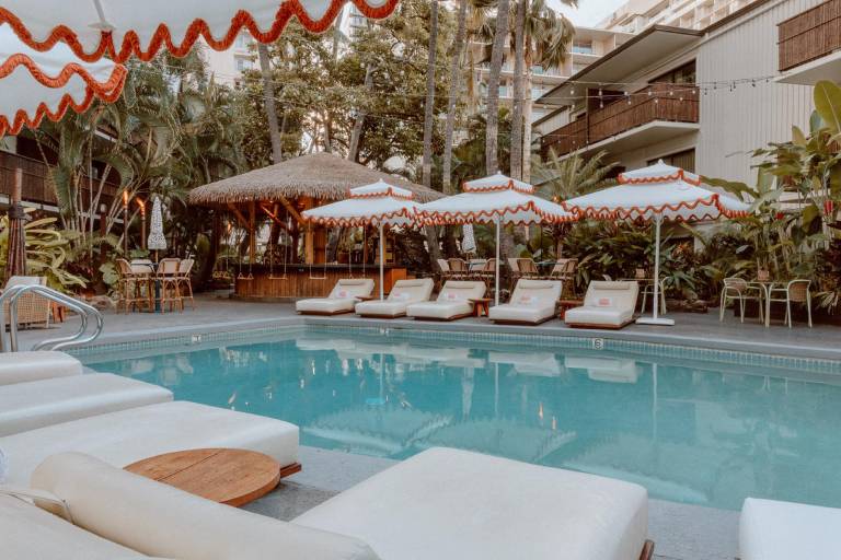 White Sands Hotel in Wai