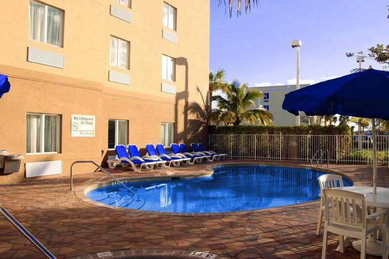 Hampton Inn & Suites Ft. Pierce — photo 3
