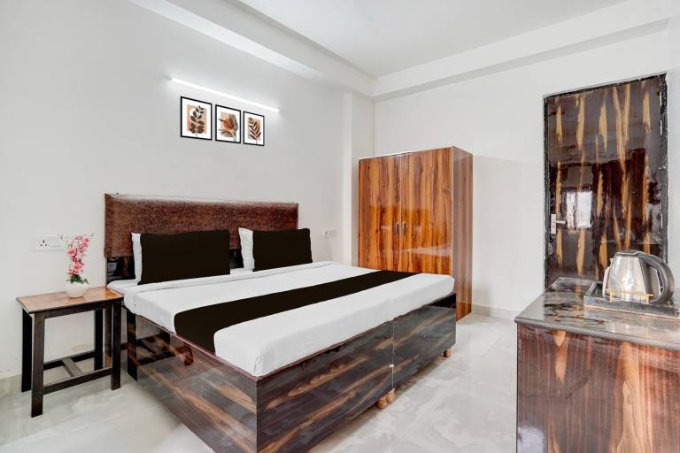 Collection O Sector 7 Rohini Formerly Giriraj Residency