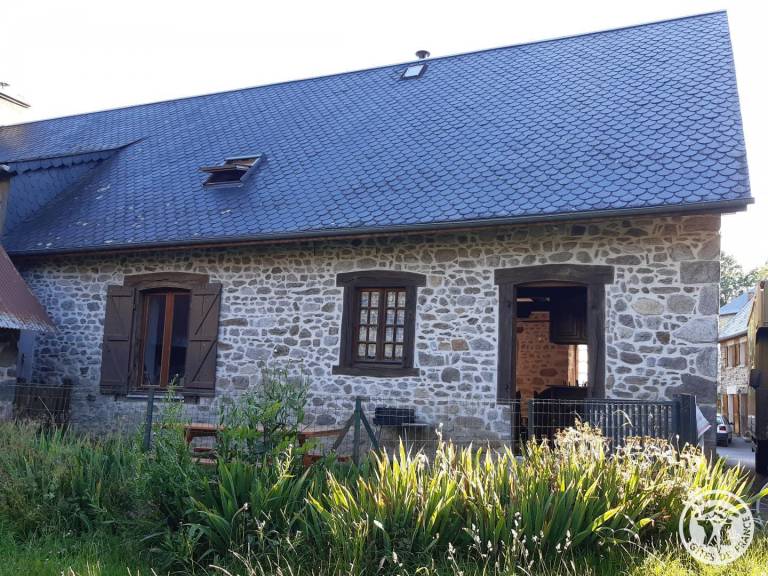 Gite with garden & grill in Riom