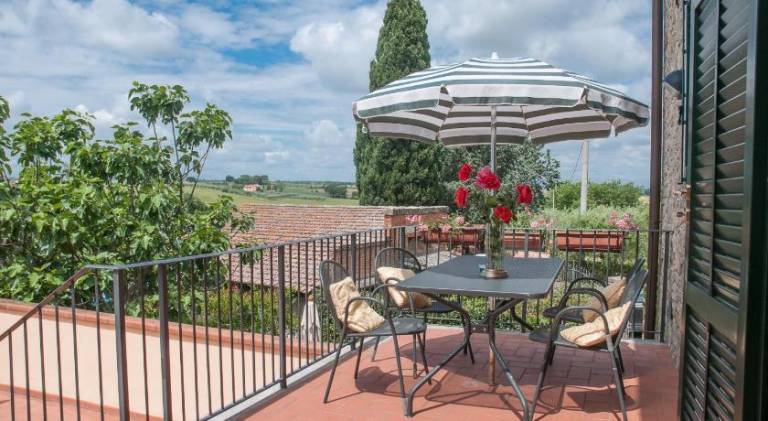 Rental apartment with private pool, patio & garden — photo 3
