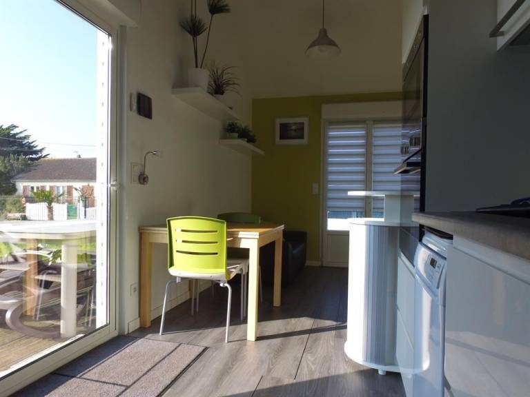 Chalet with BBQ & yard | Sea view — photo 2