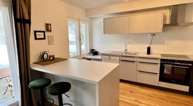 Charming house with yard & patio | Pets are welcome — photo 2