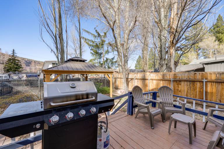 Hot Tub Soaks & Outdoor Fun: Cabin Near Bear Mtn — photo 2