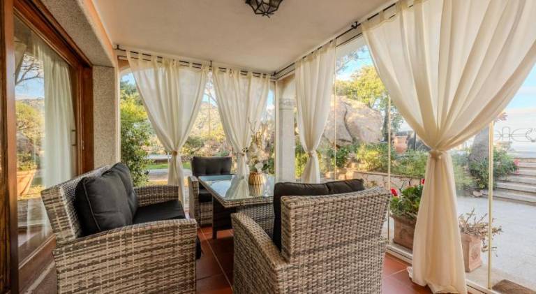 Villa with sauna, hot tub & pool | Pet-friendly — photo 2