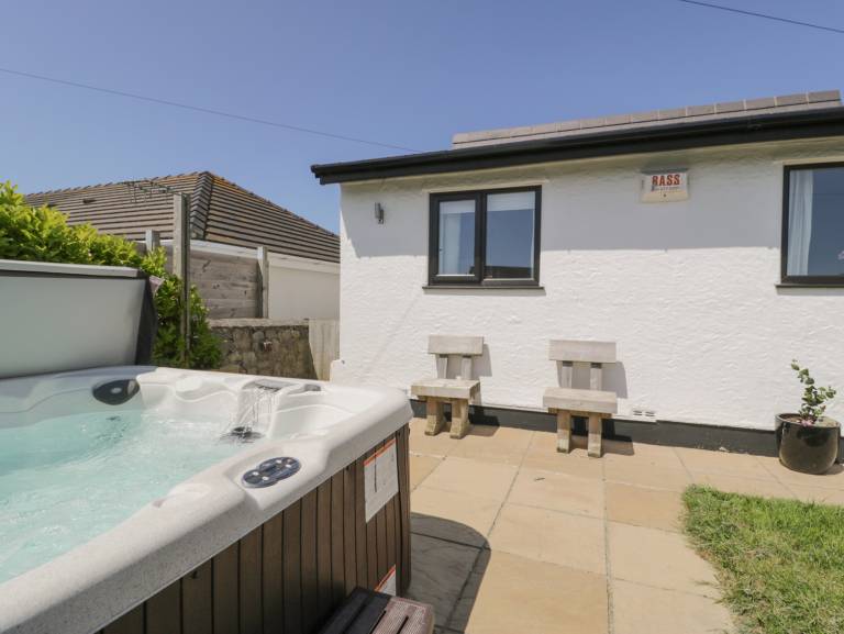 Child-friendly cottage with jacuzzi & garden | Beach view | Pet-friendly — photo 3