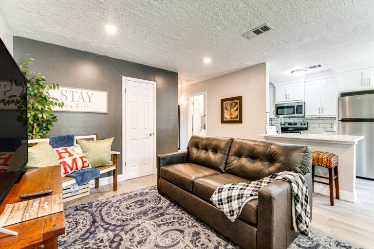 2 Mi to Texas A&M Duplex w Private Backyard