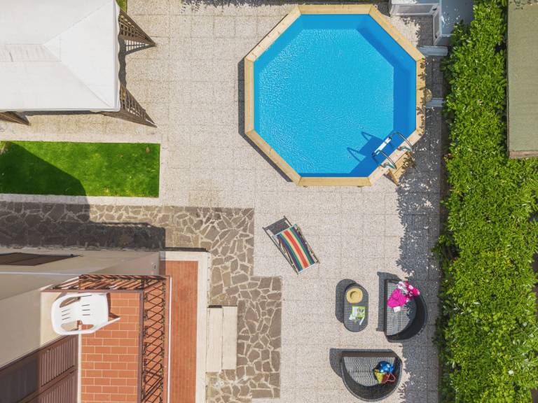 House with patio, private pool & barbecue — photo 4