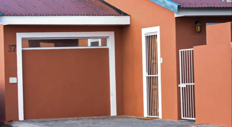 Holiday apartment with garden, barbecue & patio in Beaufort West