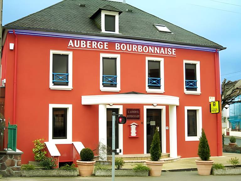 Logis L'Auberge Bourbonnaise - Vichy sud in Saint-Yorre