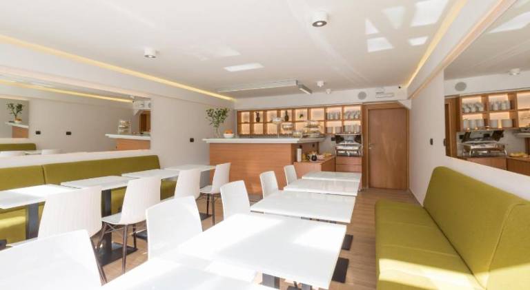 Hotel TESLA - Smart Stay Garni — photo 4