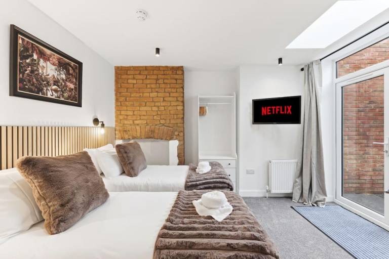 Vacation home with yard | Suitable for remote work in Northampton